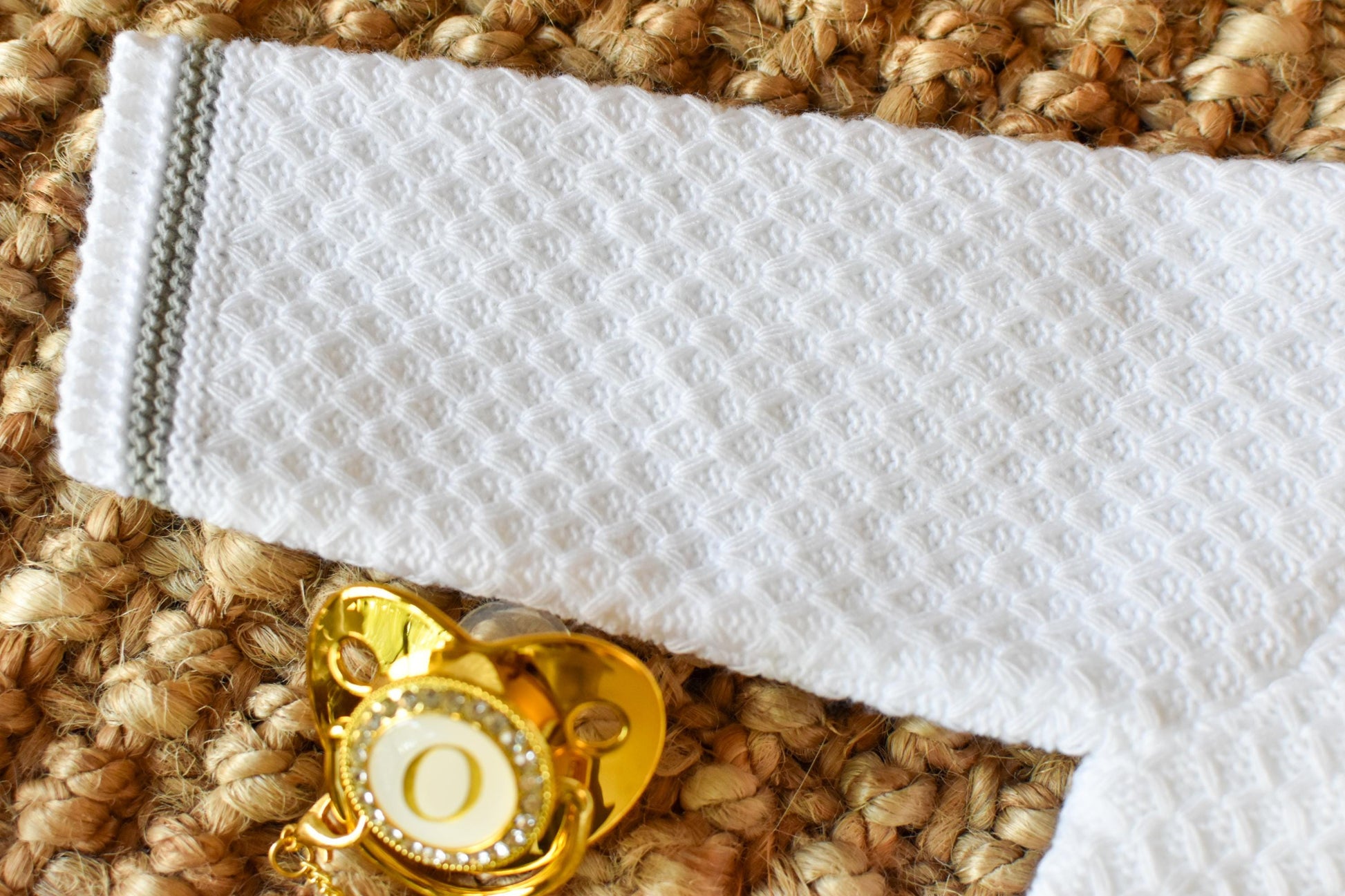 Relief Knit in Old White - Grey