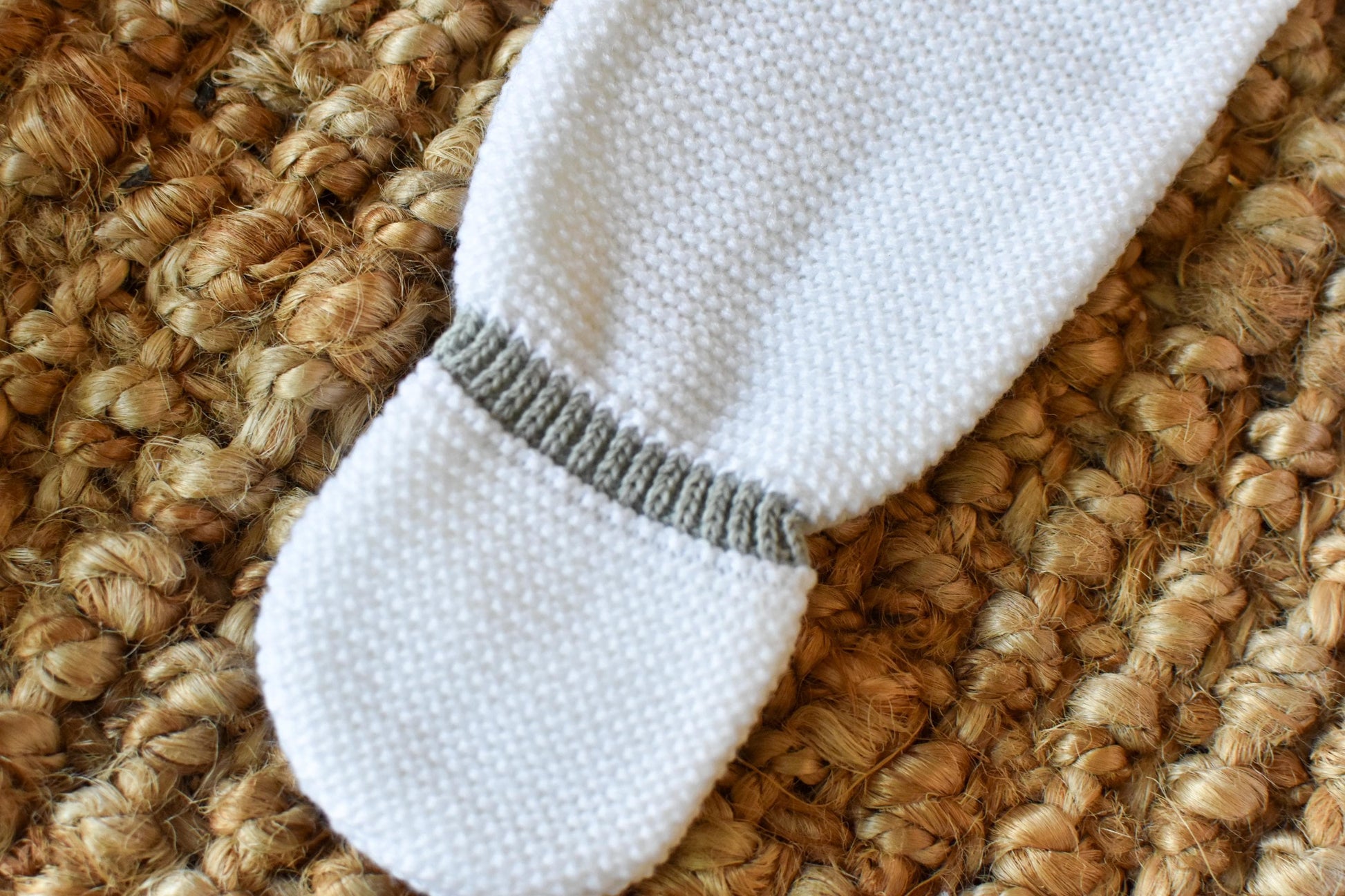 Relief Knit in Old White - Grey