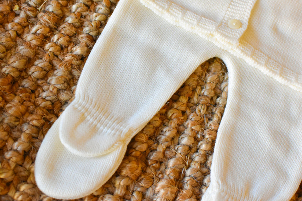 Knitted Bow and lace in Beige