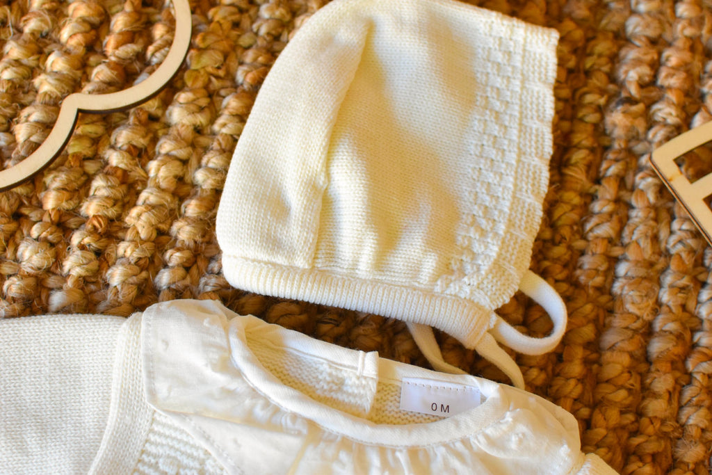 Knitted Bow and lace in Beige