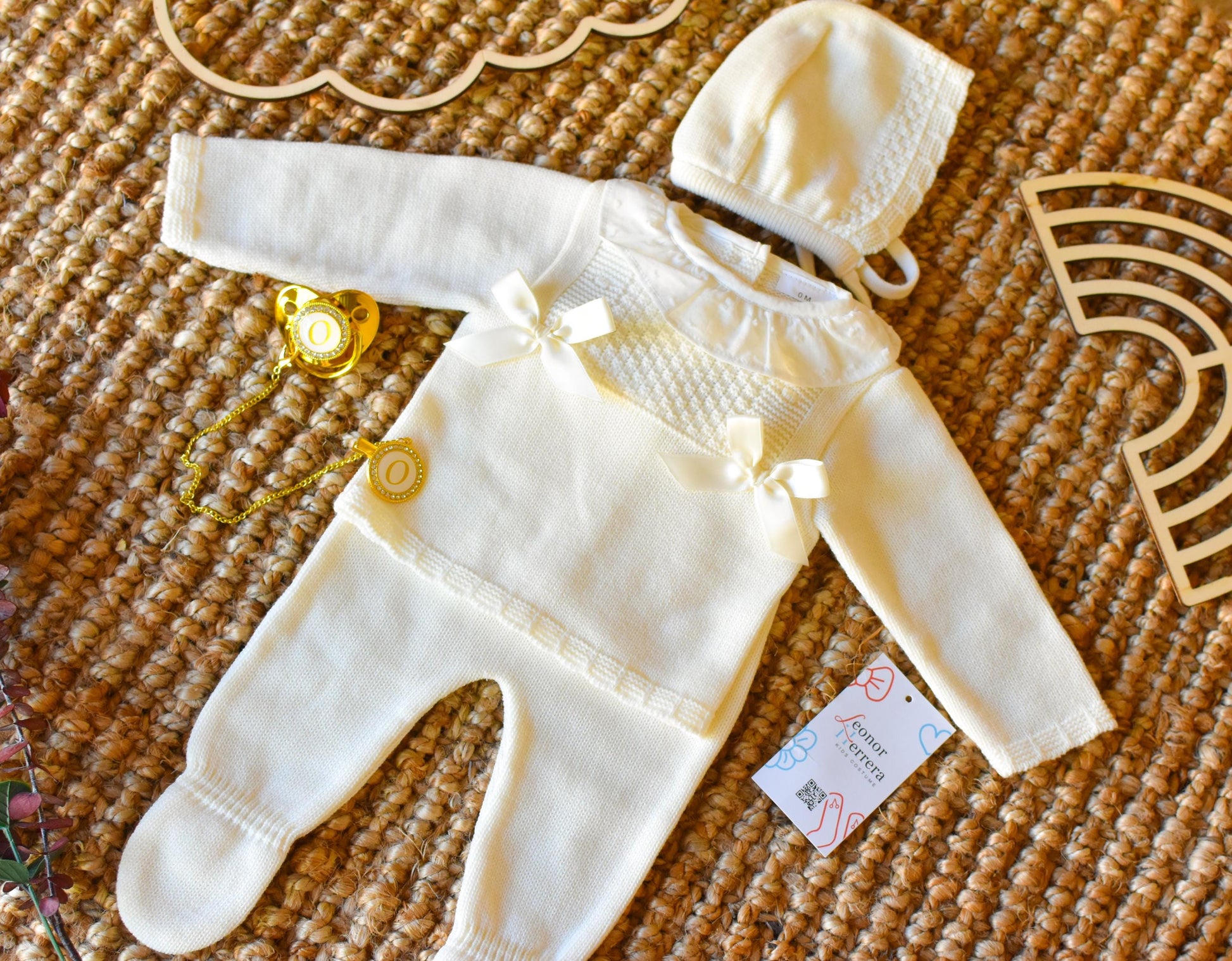 Knitted Bow and lace in Beige