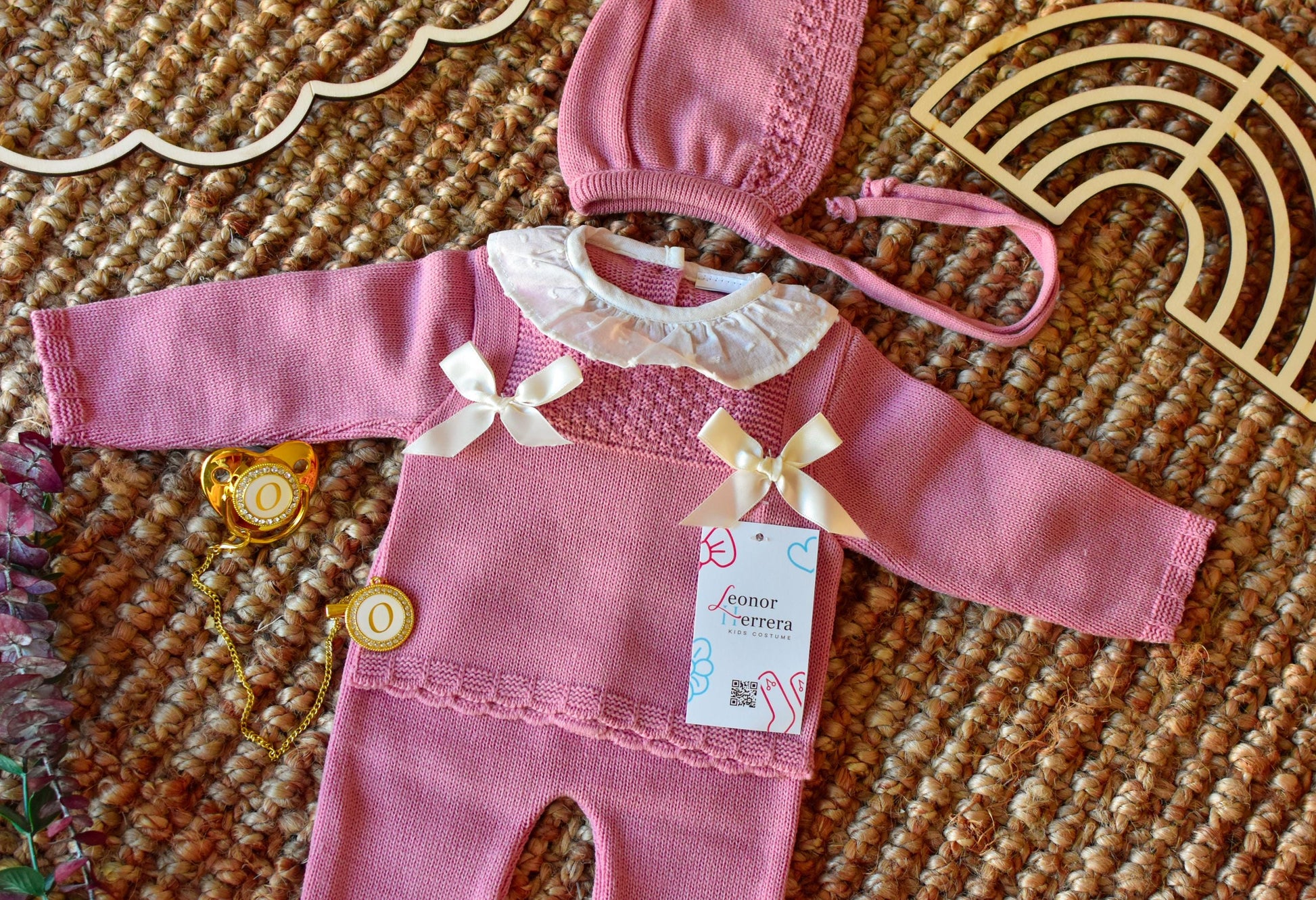 Knitted Bow and Lace in Old Pink