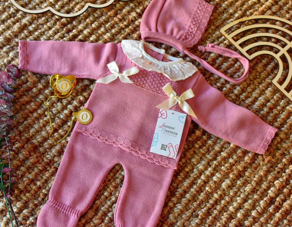 Knitted Bow and Lace in Old Pink