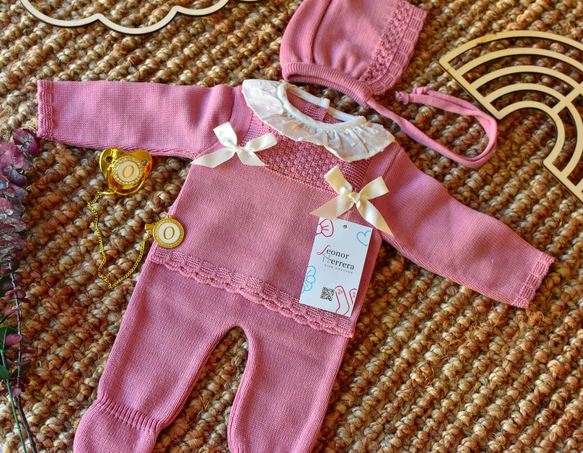 Knitted Bow and Lace in Old Pink