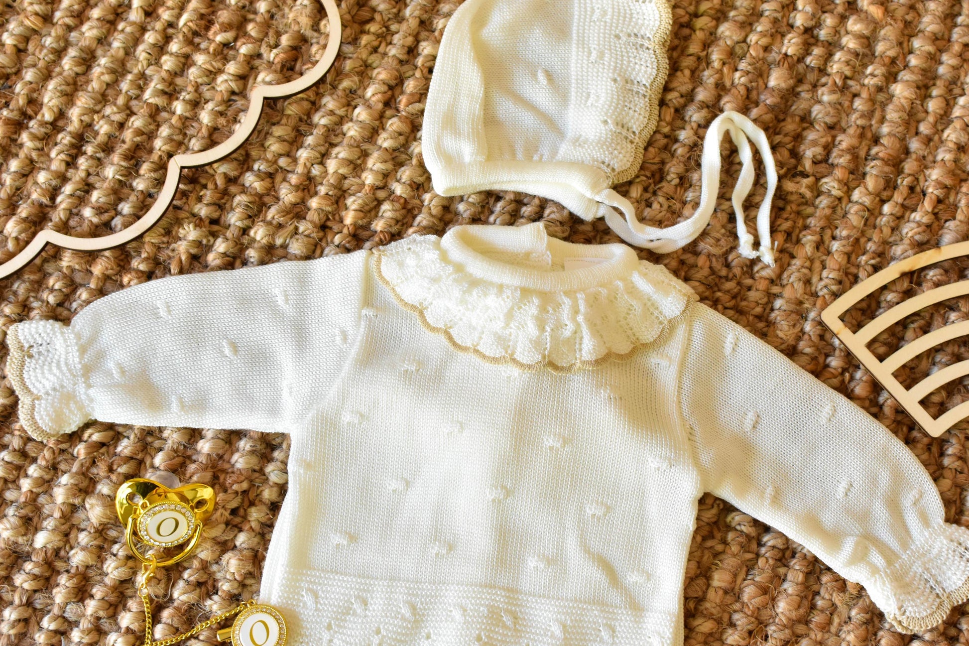 Knit Embroidered Collar Set in Beige