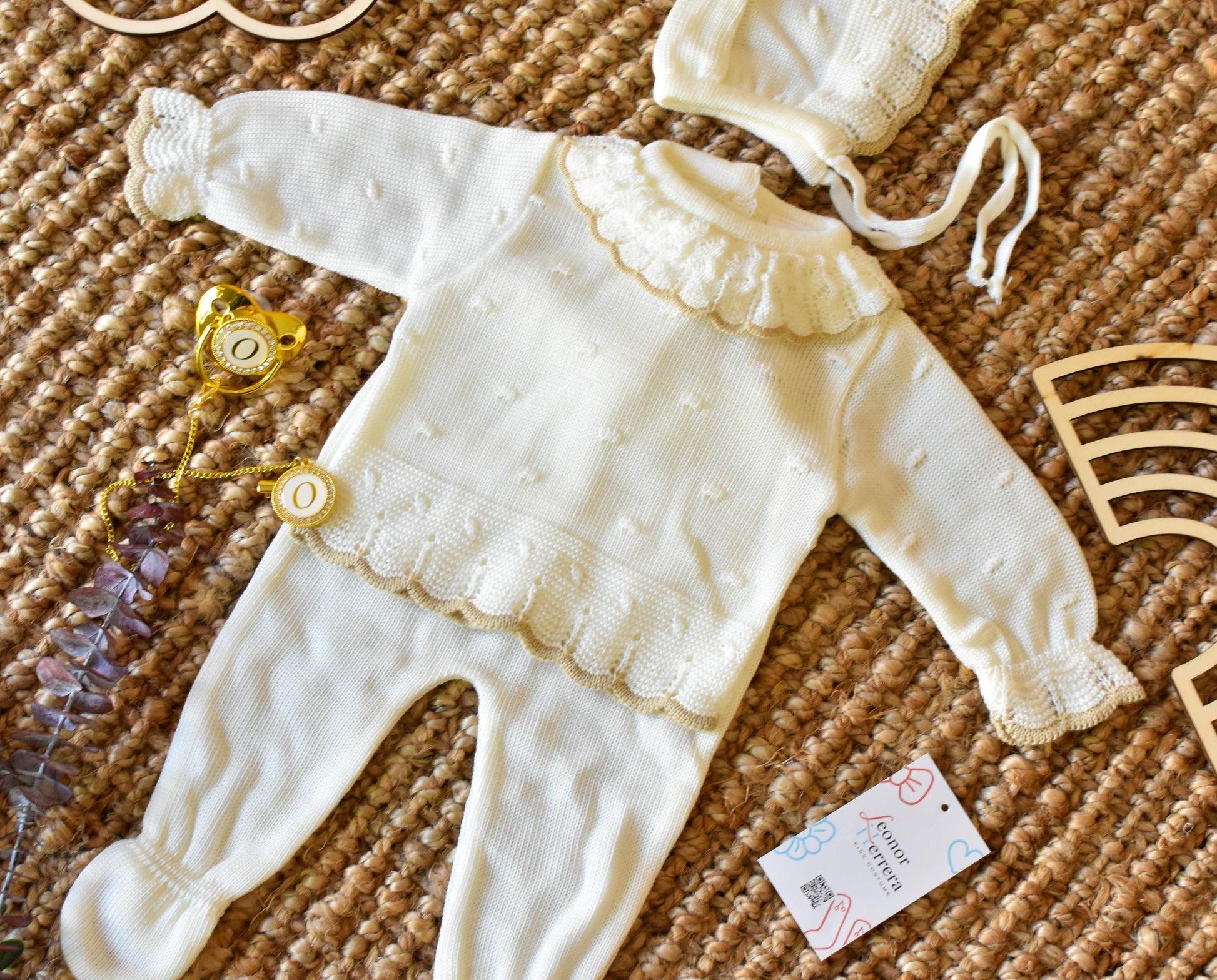 Knit Embroidered Collar Set in Beige