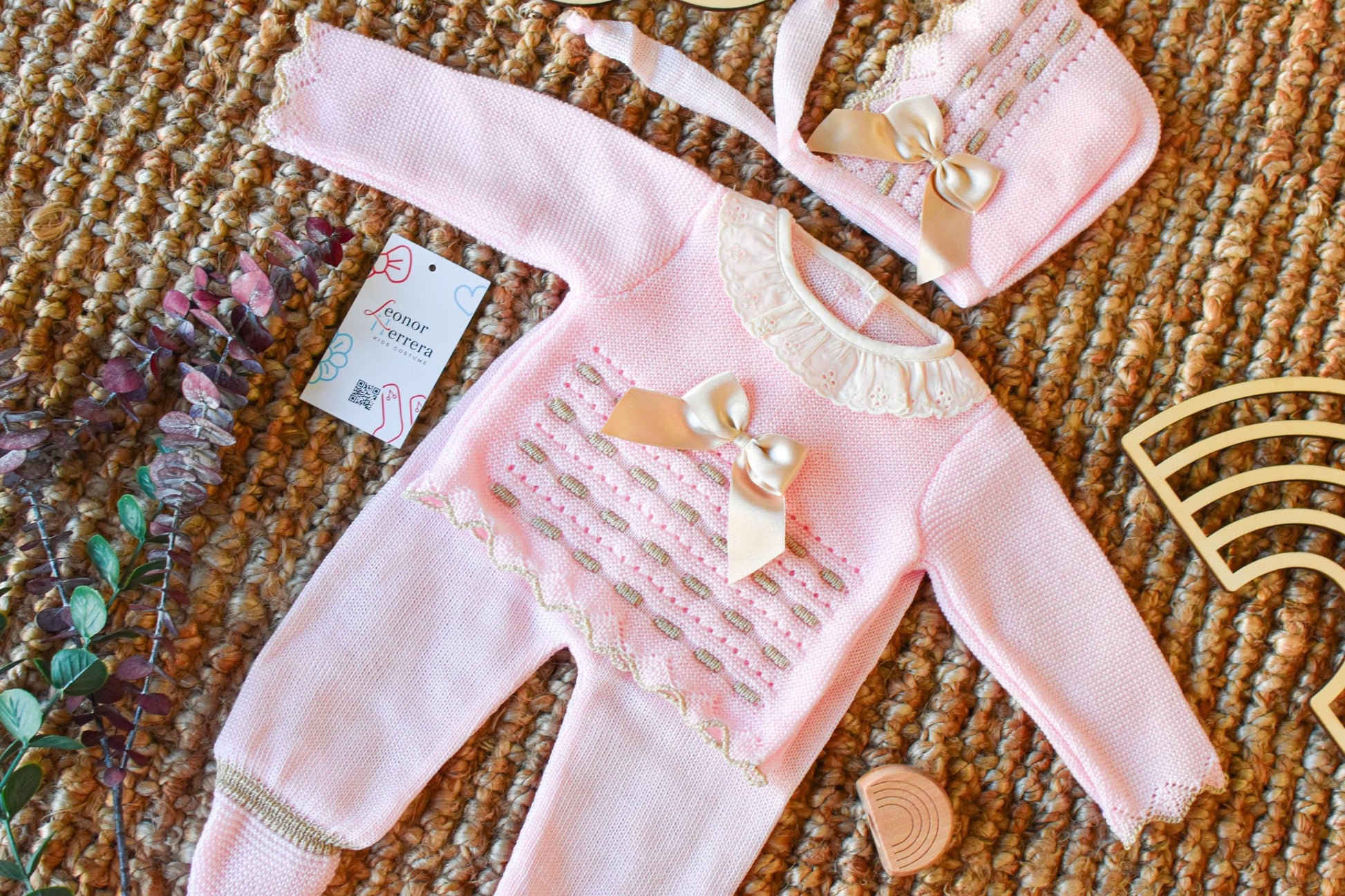 Knit Newborn Girl with Bow in Pink