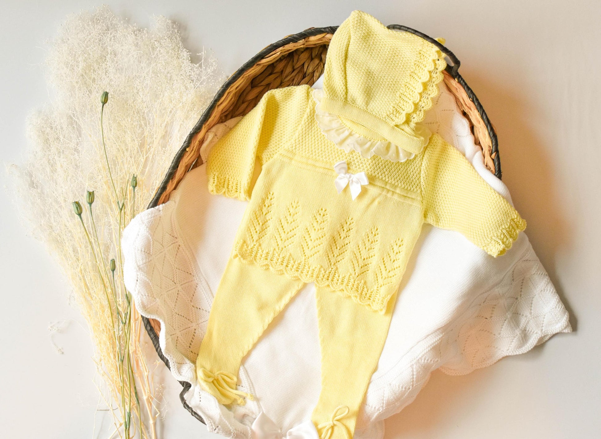 Knitted Bow Embroidered in Yellow