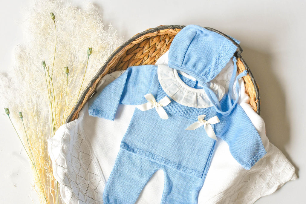 Knitted Bow and Lace in Blue